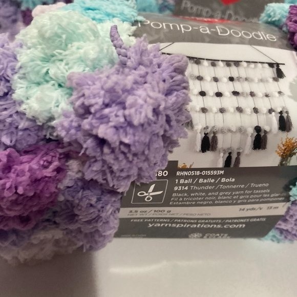 Red Heart Pomp A Doodle Jumbo Yarn Lilac Breeze Light Dark Purple Blue - Picture 11 of 15